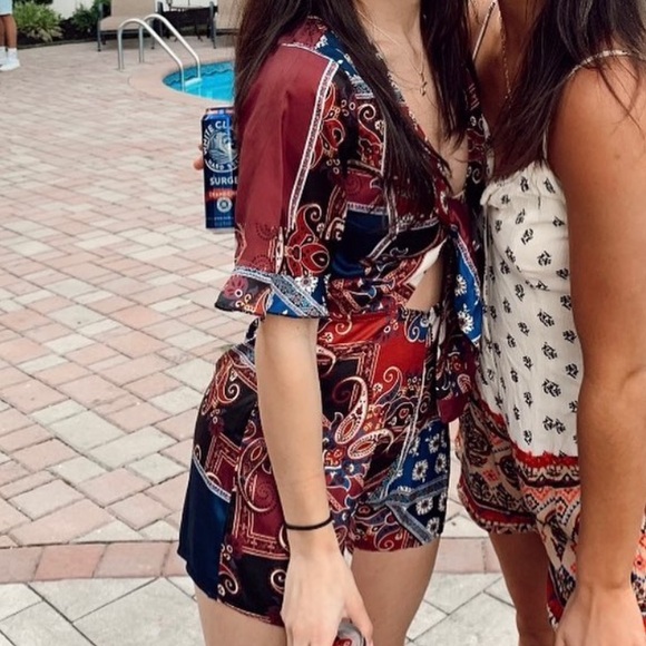 Patterned romper - Picture 9 of 10